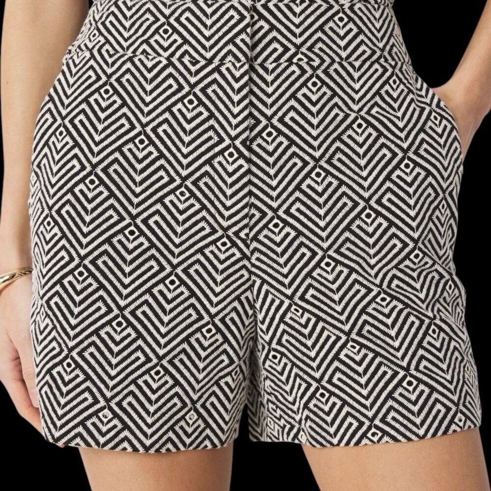 White House Black Market High-Rise Embroidered Short Women Maze Embroidery 10